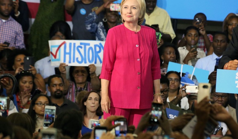 Clinton Campaign Manager: Trump's Bannon Move Could Push More GOPs to Hillary