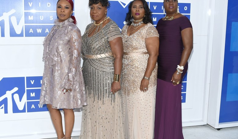 Beyonce Brings Black Lives Matter Moms to VMAs