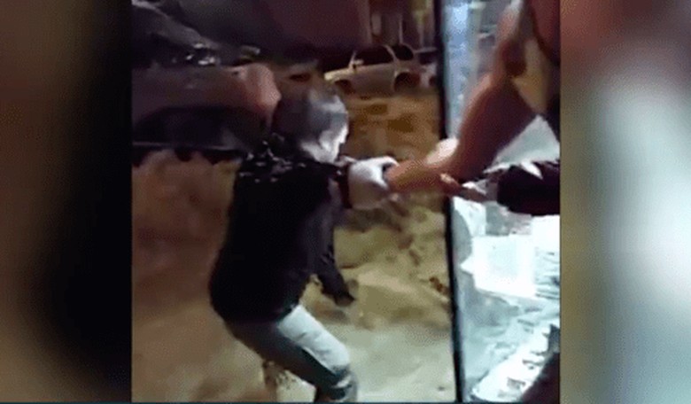 These Good Samaritans Formed a Human Chain to Save Someone From a Flood