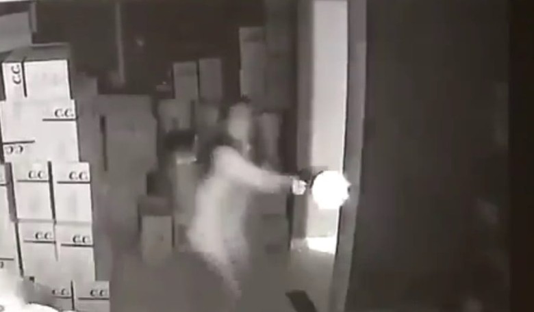 [WATCH] Woman Fires on Home Invaders, Shoots One Fatally