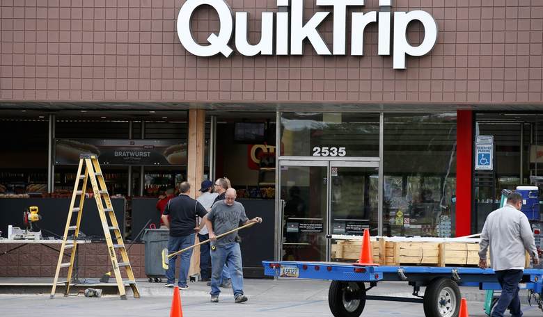 Man Tries to Run Over 3 Cops Outside Phoenix Convenience Store