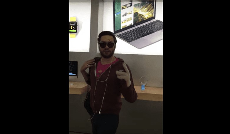 This Guy Smashes Everything in an Apple Store After Getting Bad Customer Service