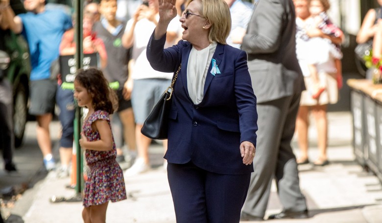 Clinton Cancels California Trip after 'Health Episode'