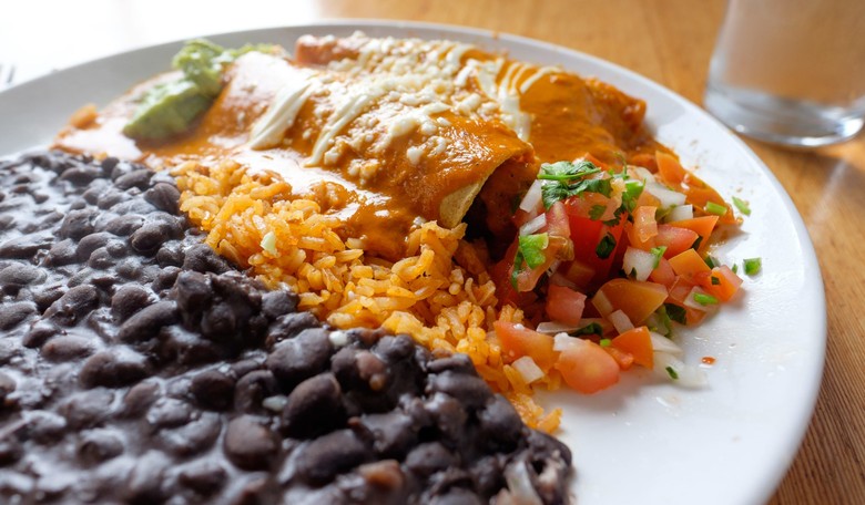 Drunk Dude Bites Friend's Ear Off in Enchilada Dispute