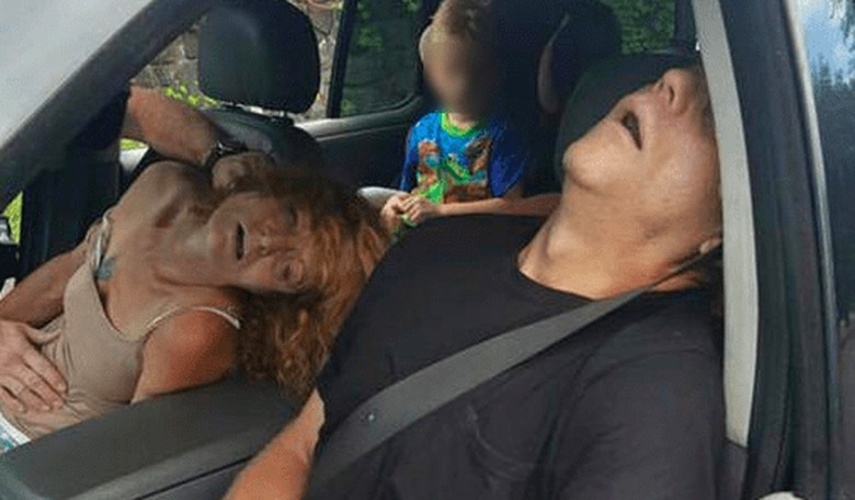 Ohio Police Post Photo of Heroin Addicts Passed Out With 4-Year-Old in Back Seat