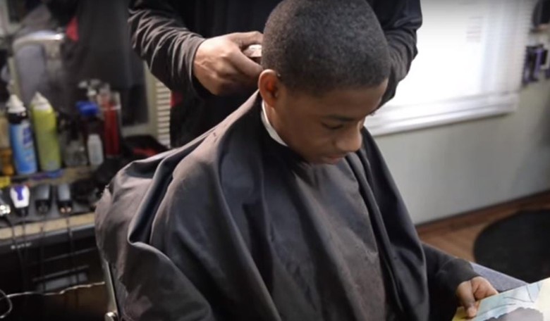 Michigan Barbershop Gives Discounts to Kids Who Read Aloud During Haircuts