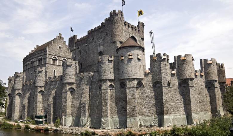 The Conservatives at the Castle Walls