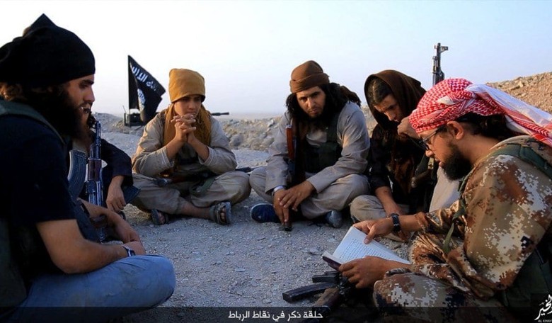Raqqa Activists: ISIS Fleeing Mosul, But Also Sent More Syria Forces to Iraq