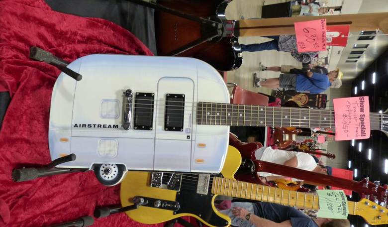 Off The Wall Guitars Abounded at the 2016 Arlington Guitar Show