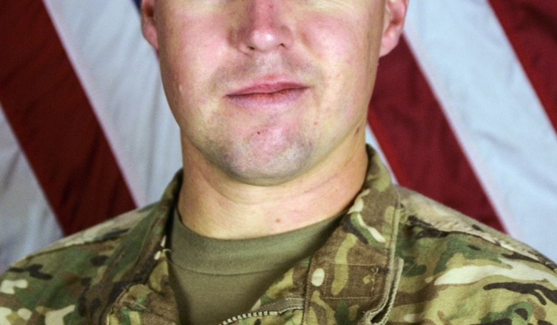 Father of Dead Soldier Says Plane Passengers Booed Family