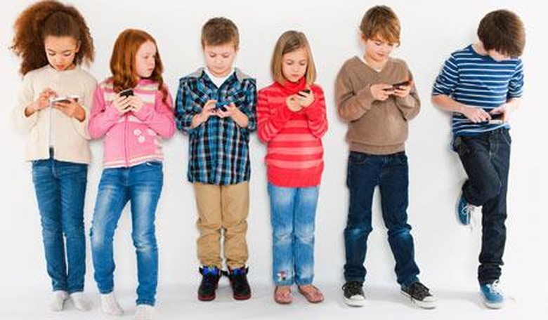 Tips for Dealing With Social Media Oversharing—By Kids AND Parents