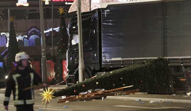 500 German Police Arrest Six Syrian ISIS Fighters Suspected of Christmas Market Terror Plot