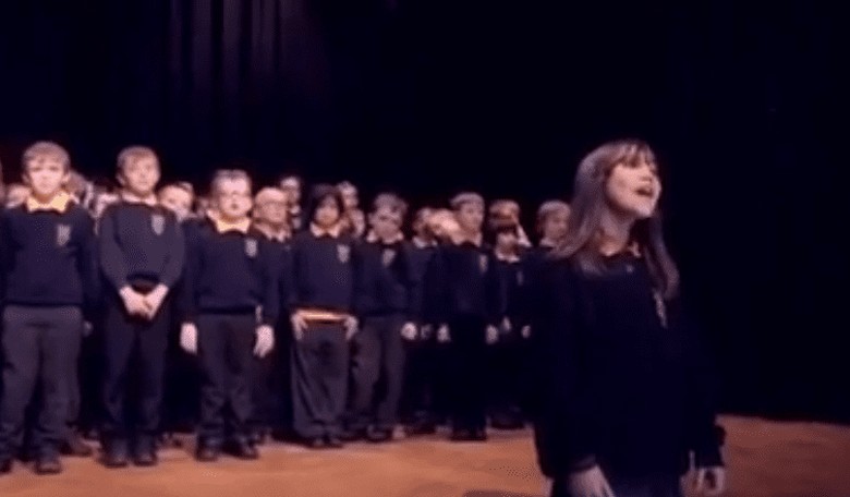Autistic Girl Gives Beautiful Performance of Cohen's 'Hallelujah'