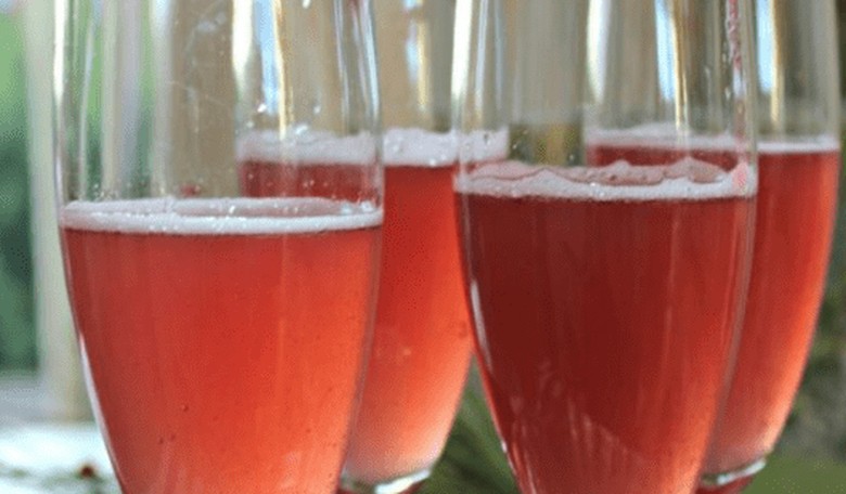 7 Foolproof Holiday Cocktails to Help You Ring in 2017