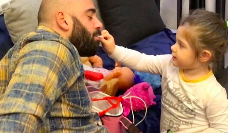 Dad Proves That Playing With Your Kids Is Adorable in Any Language