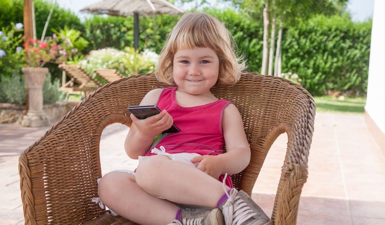 Six-Year-Old Grabs Sleeping Mom’s Fingerprint, Goes Shopping on Her Phone