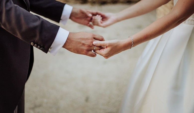 4 Questions Christians Should Ask Before Marrying in Their Twenties