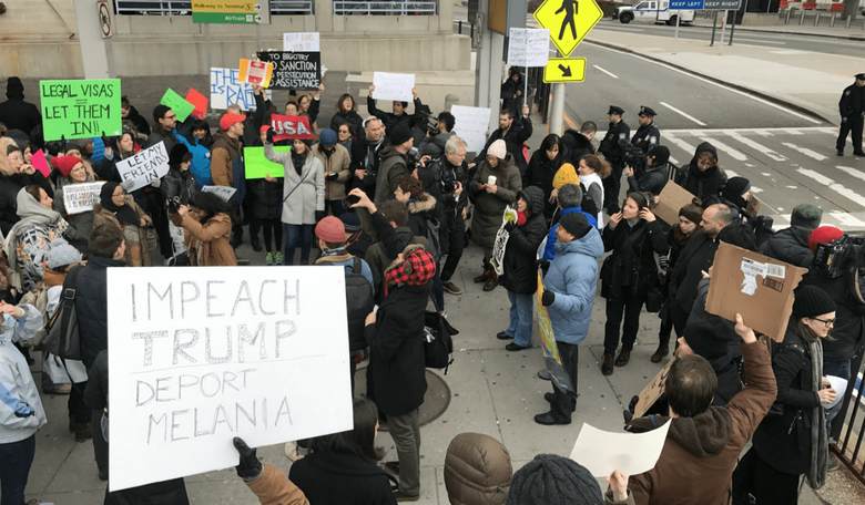 Trump 'Muslim Ban' Refugee Order Drowns Out Women's March, Inauguration on Twitter