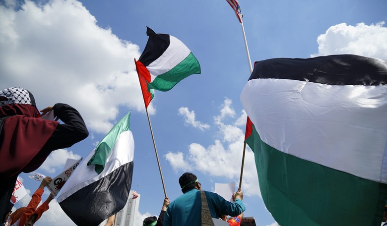 Report: Trump Freezes Obama's $221 Million Payout to the Palestinians