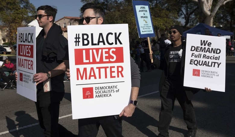 College Students Wear White Pins to Remind Themselves of 'White Privilege'