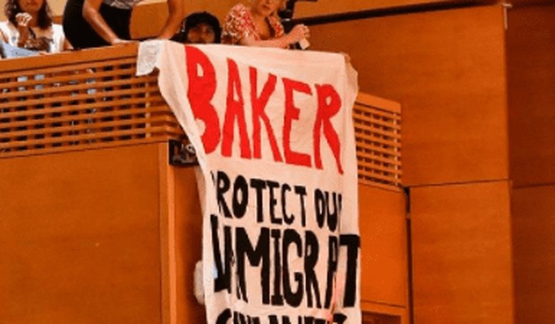 On Deportations, States' Rights Suddenly Matter to Progressives