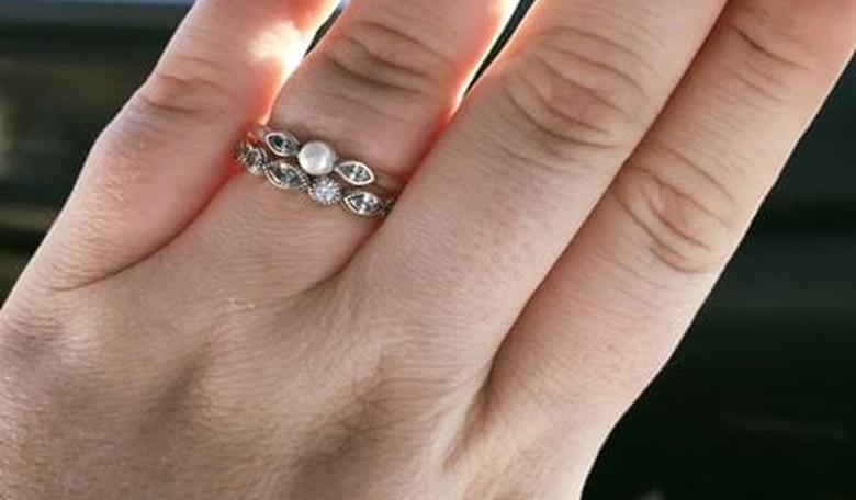 Facebook Post About Sales Clerk Deriding 'Pathetic' Wedding Rings Goes Viral