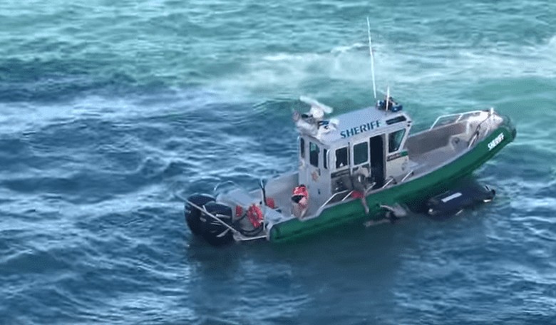 Jet Skiers in the Path of a Cruise Ship Pulled to Safety Mere Seconds Before Collision