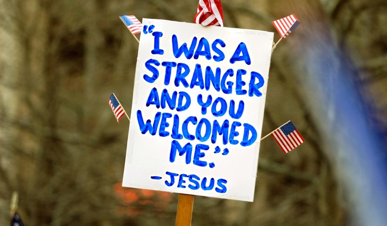 No, Evangelical Christians Supporting the 'Muslim Ban' Are Not Hypocrites