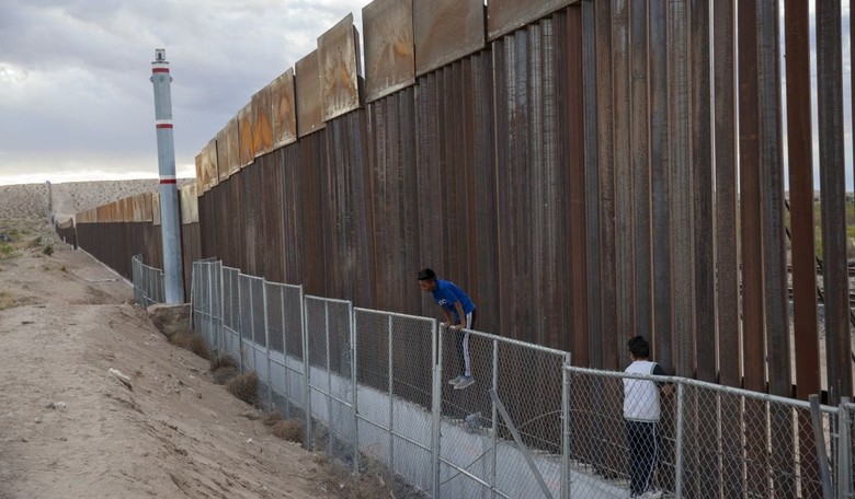 Congress Will Fund Border Wall by Taxing Remittances