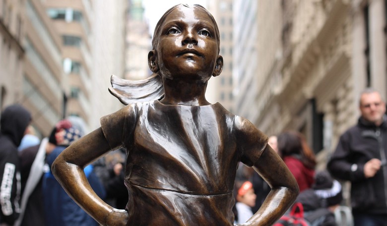 Wall Street Drama: 'Pissing Pug' Triggers SJW 'Fearless Girl' Supporters