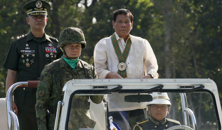 Trump Invites Duterte to White House During 'Very Friendly' Chat
