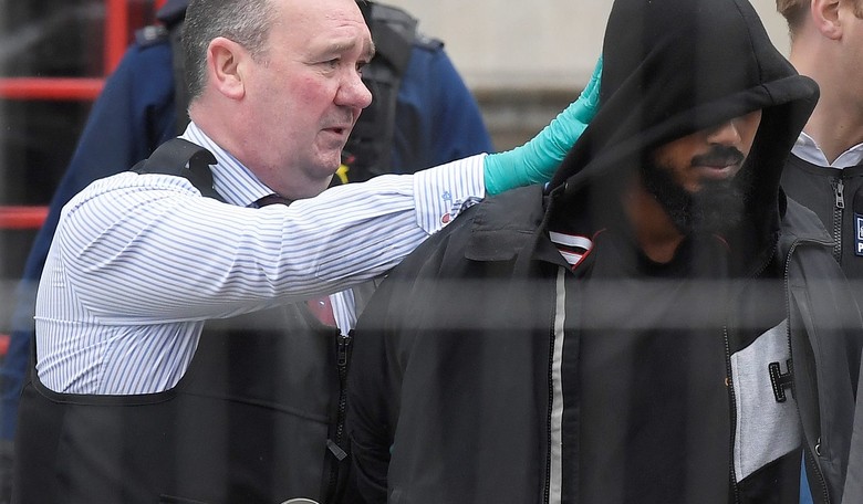 Westminster Terror Scare: Man Arrested at Downing Street With 'a Bag of Knives'