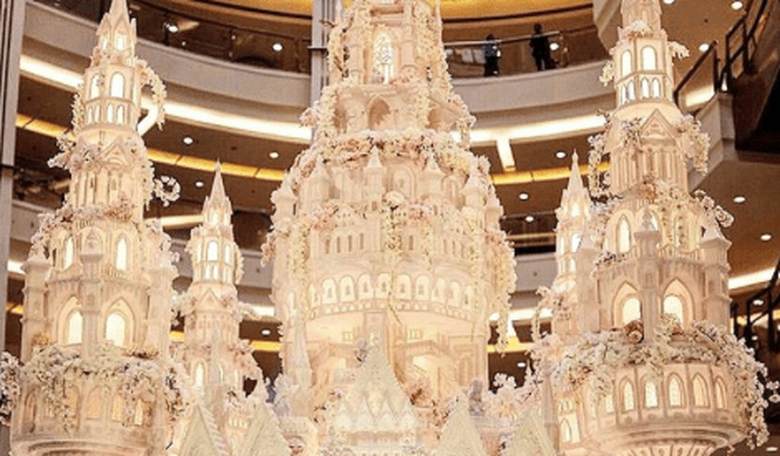 These Architectural Wedding Cakes Are So Detailed They Boggle the Mind