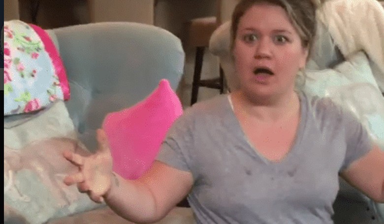 Kelly Clarkson's Reaction to a Girls Trip Is All of Us