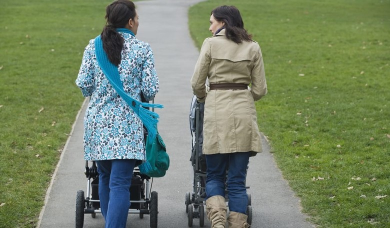 6 Ways to Make Mom Friends (and One Terrible One)