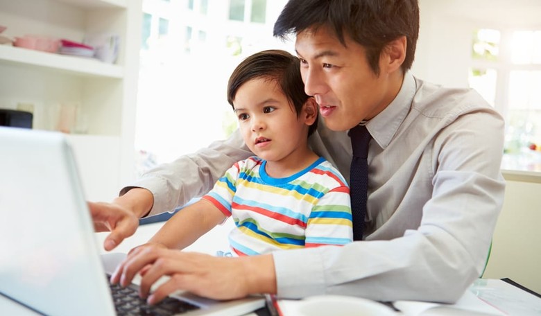 Millennial Men Prefer to Be Family Breadwinners, Have Stay-at-Home Wives