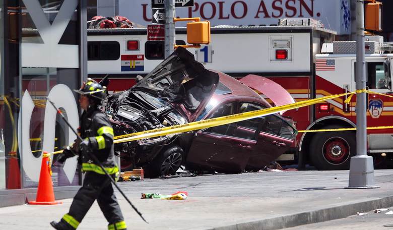 BREAKING: 1 Dead, 20 Injured In Times Square Car Crash