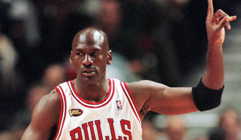 Why Michael Jordan's '90s Bulls Would Beat the 2017 Golden State Warriors
