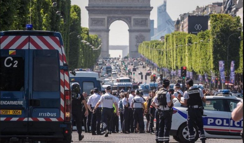 Paris Terror Attack Targets Police on the Champs-Elysees, Suspect is Yet Another 'Known Wolf'
