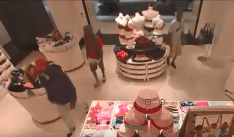 It Took These Guys 10 Seconds to Rob a Victoria's Secret Store
