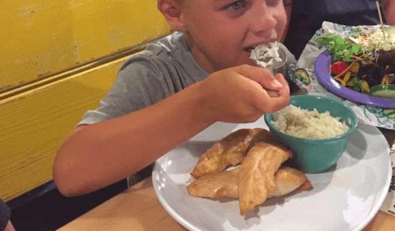 6-Year-Old With Severe Food Allergies Eats First Meal in Restaurant
