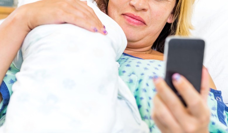 'Unplugging' for the Birth of Your Child Shouldn't Be a Tough Decision