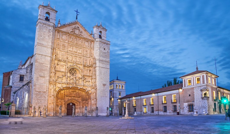 Video: Muslim Man Runs Into Christian Wedding in Spain, Attacks Priest