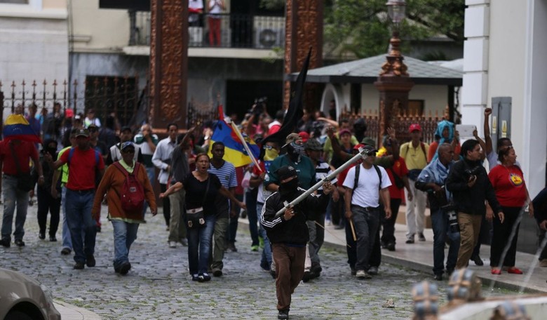 Maduro Goons Storm Venezuela's Congress