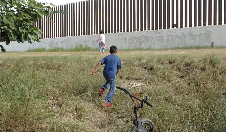 Texas Congressman: 'I Would Bulldoze Existing Wall' at Border
