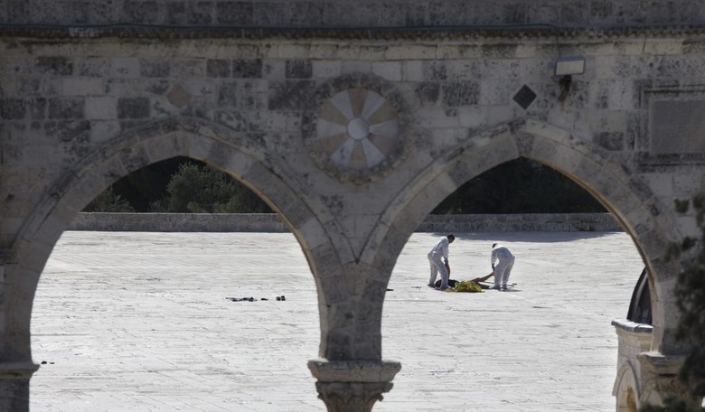 Jerusalem's Temple Mount Shut Down After 5 Dead in 'Allahu Akbar' Terror Attack
