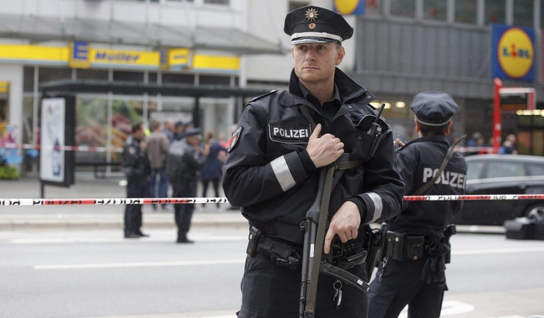 Man Shouting 'Allah Akbar' Goes on Stabbing Spree in Hamburg Supermarket; One Dead