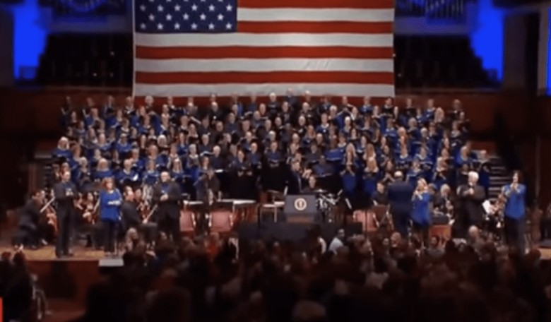 Robert Jeffress' Church Choir Debuts 'Make America Great Again' Hymn for Trump