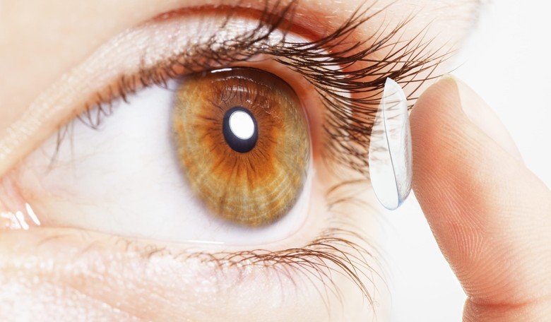 Doctors Shocked to Find 27 Contact Lenses in Woman's Eye