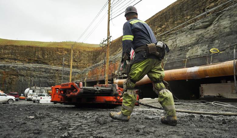 'Make Every Miner a King' with Carbon Fee, Senate Dem Tells Conservatives